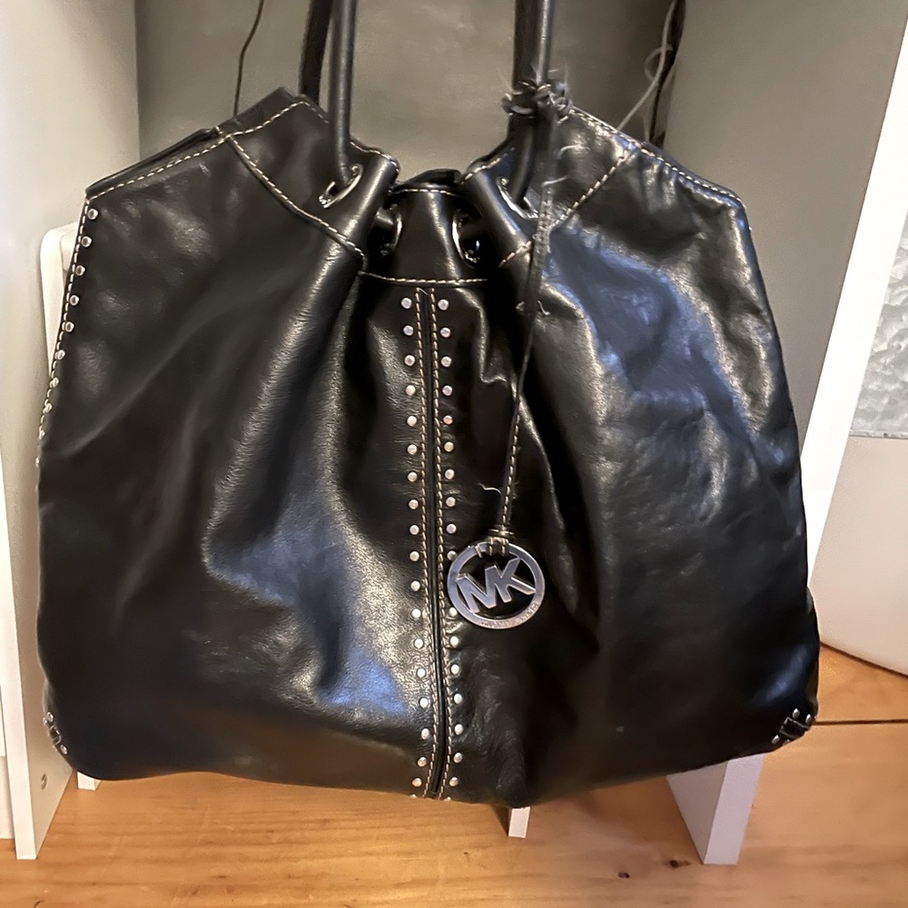 large size authentic Micheal Kors purse.  This is a rare find.